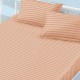 Husa de pat cu elastic 180x200 cm + 2 fete perna Elegance Piersica Husa de pat cu elastic 180x200 cm + 2 fete perna Elegance Piersica